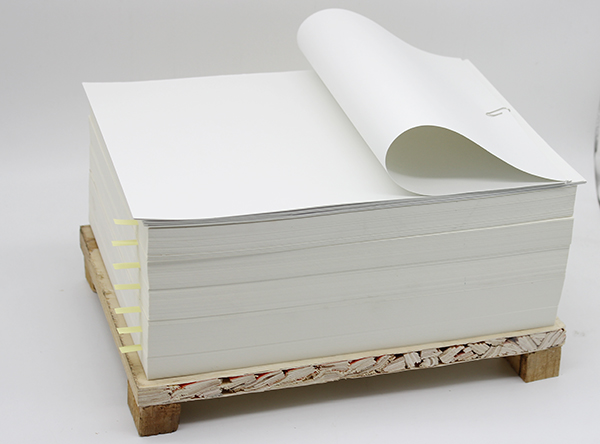 白牛皮紙的白度和亮度分別是什么意思？白牛皮紙的色澤及熒光增白劑的應(yīng)用